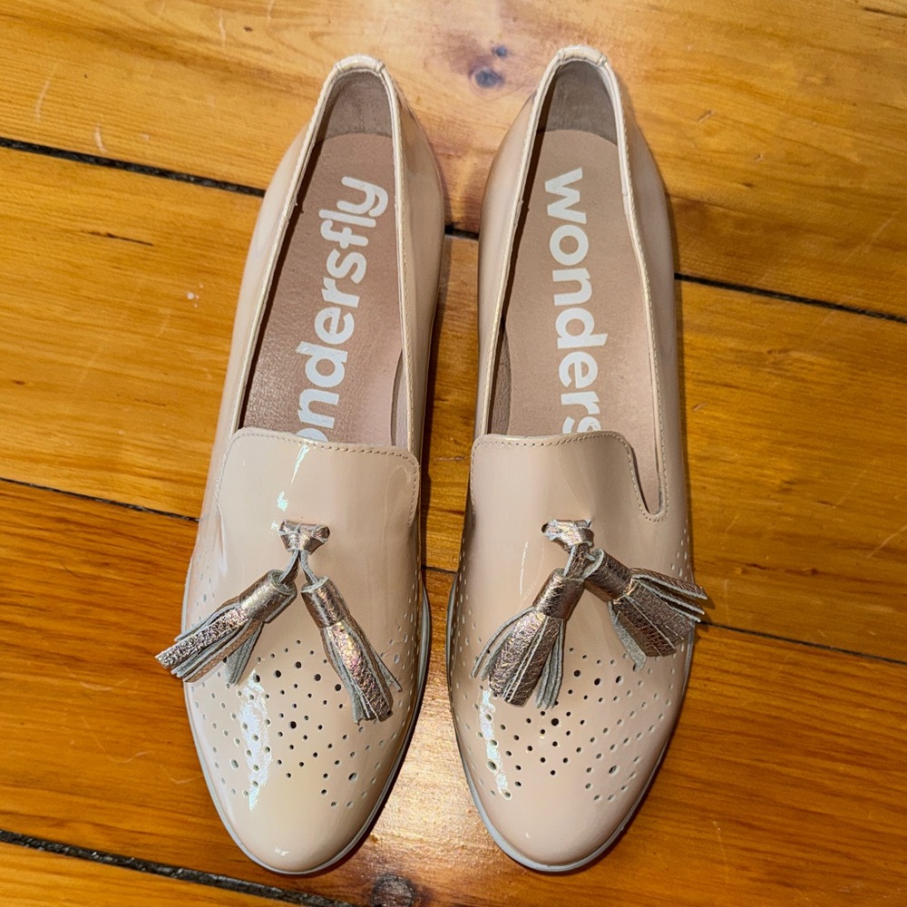 Wondersfly Women's Beige Tassel Loafers